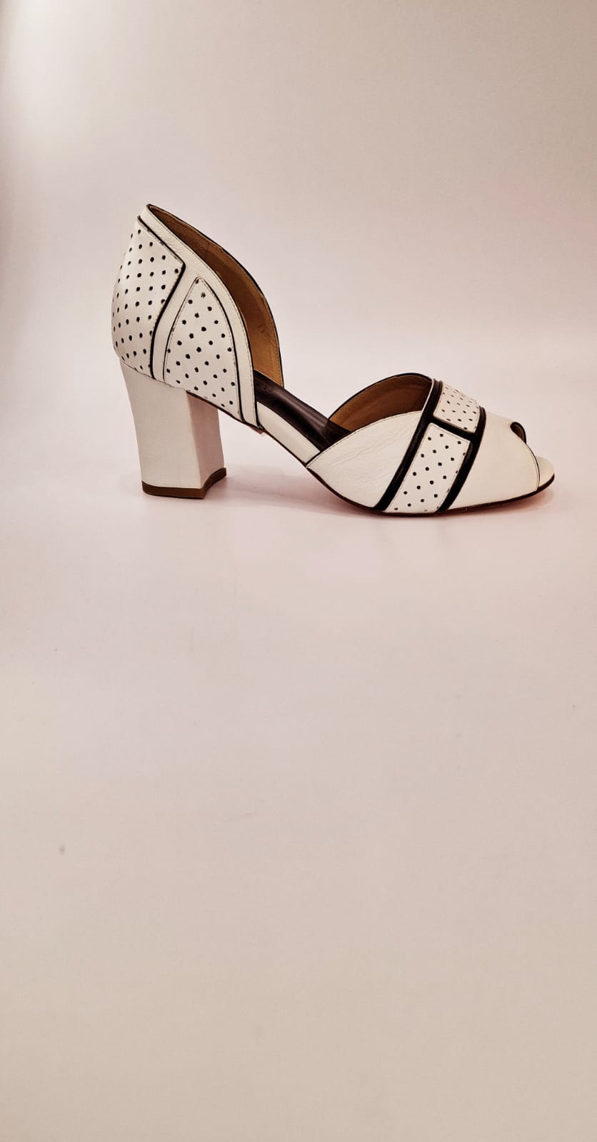 peep toe Keyla branco com poá