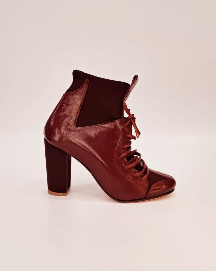 bota Nilza cereja cadarço