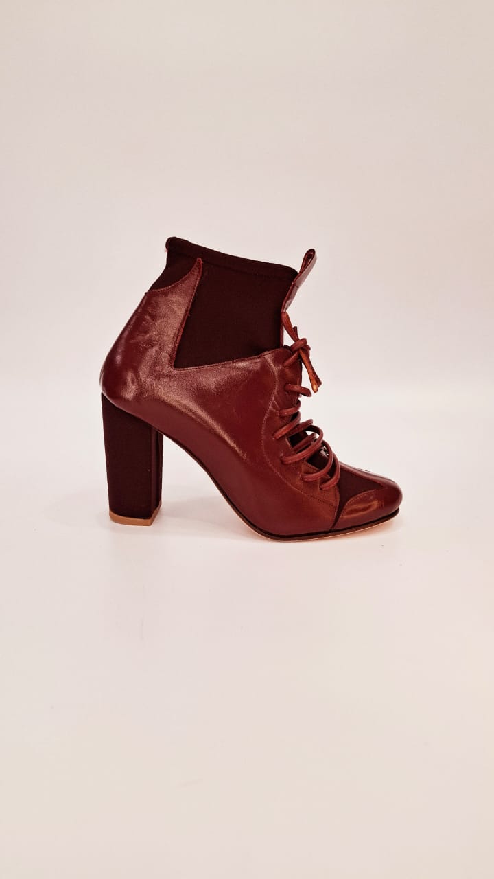 bota Nilza cereja cadarço