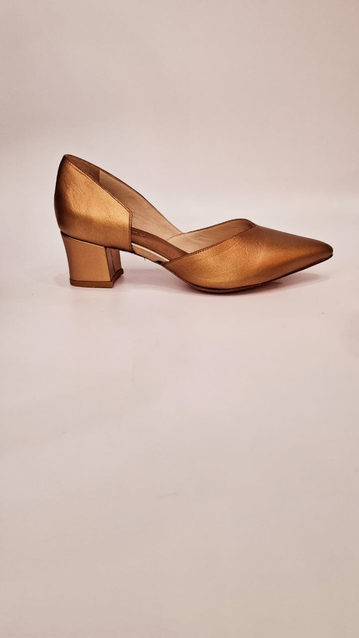 scarpin salto bloco ouro velho