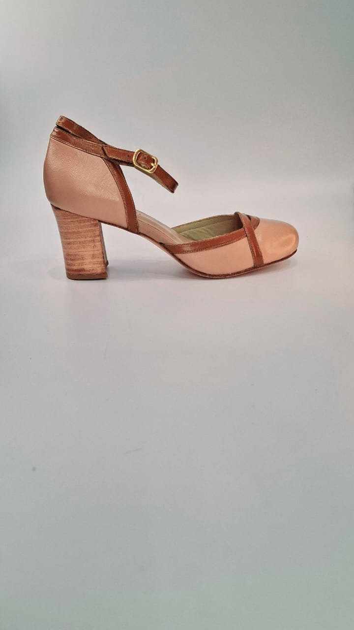 boneca Milena nude e caramelo