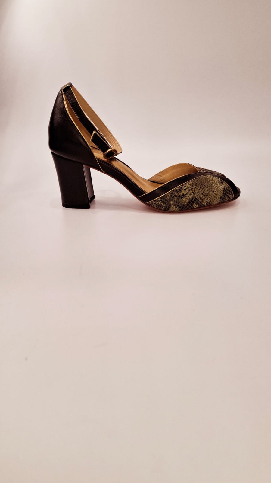 peep toe Love cobra esverdeada com preto