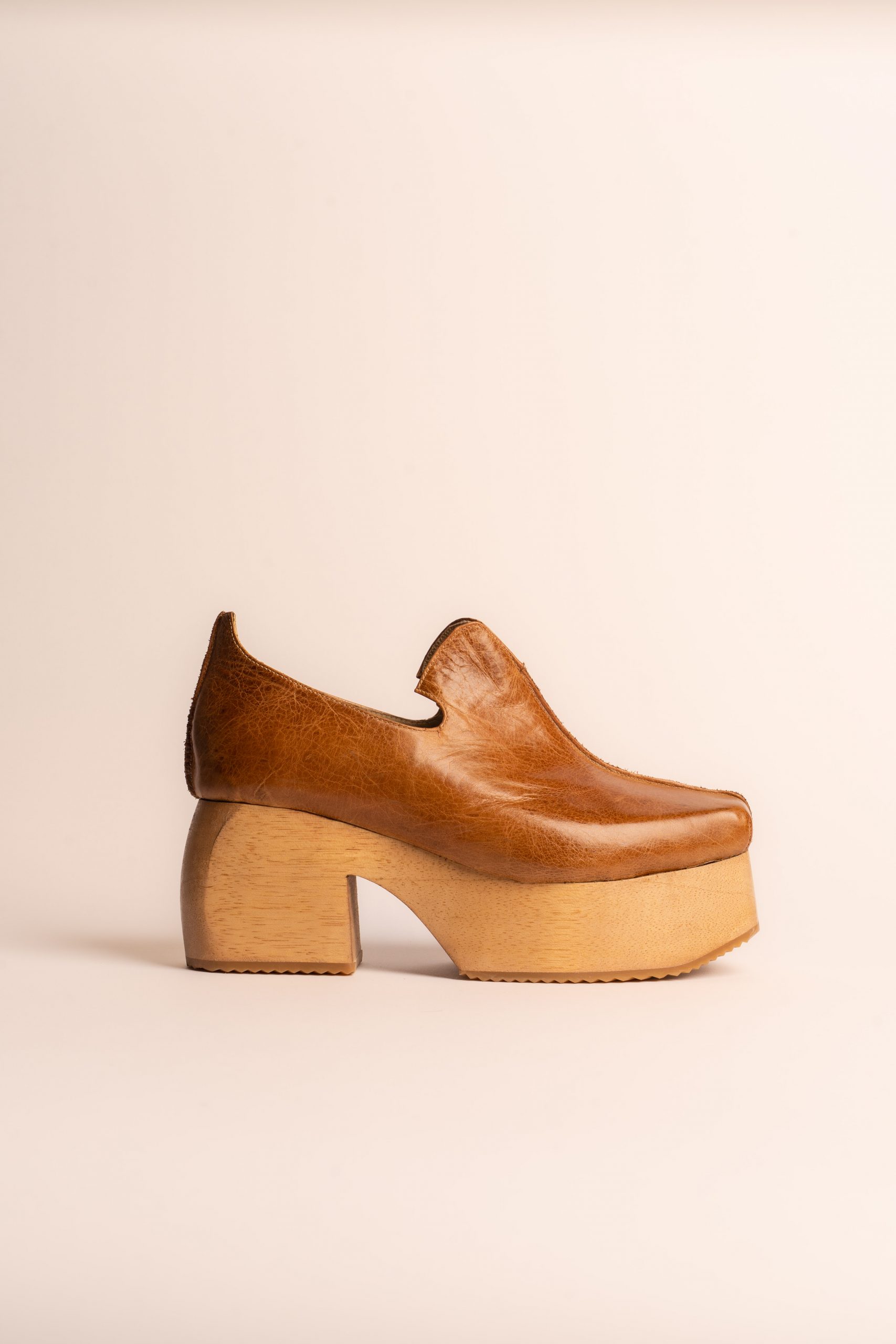 clog Dora caramelo